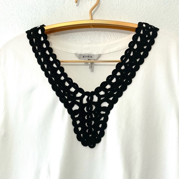 ZoZo White Sleeveless V Neck Top w/Black Decoration size Medium NWT - Picture 2 of 9